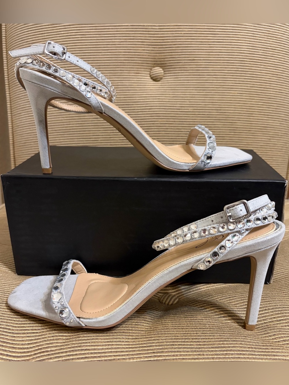 NWOT Jewel by Badgley Mischka Hosana Stiletto Heel - Gemstone Wraparound Strap